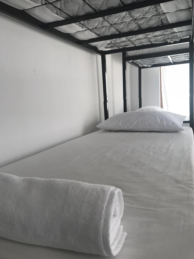 Bed & Bicycle Hostel Dehiwala-Mount Lavinia Exterior photo