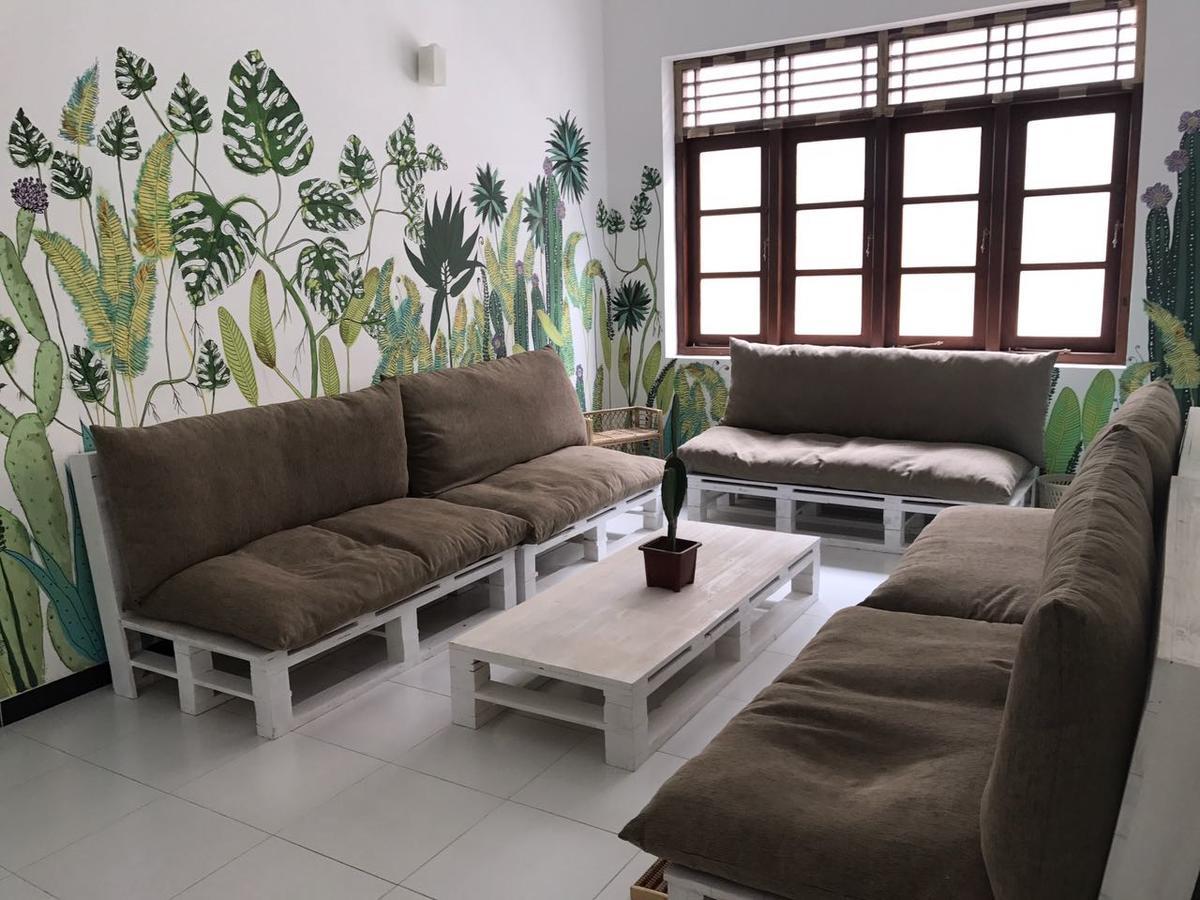Bed & Bicycle Hostel Dehiwala-Mount Lavinia Exterior photo