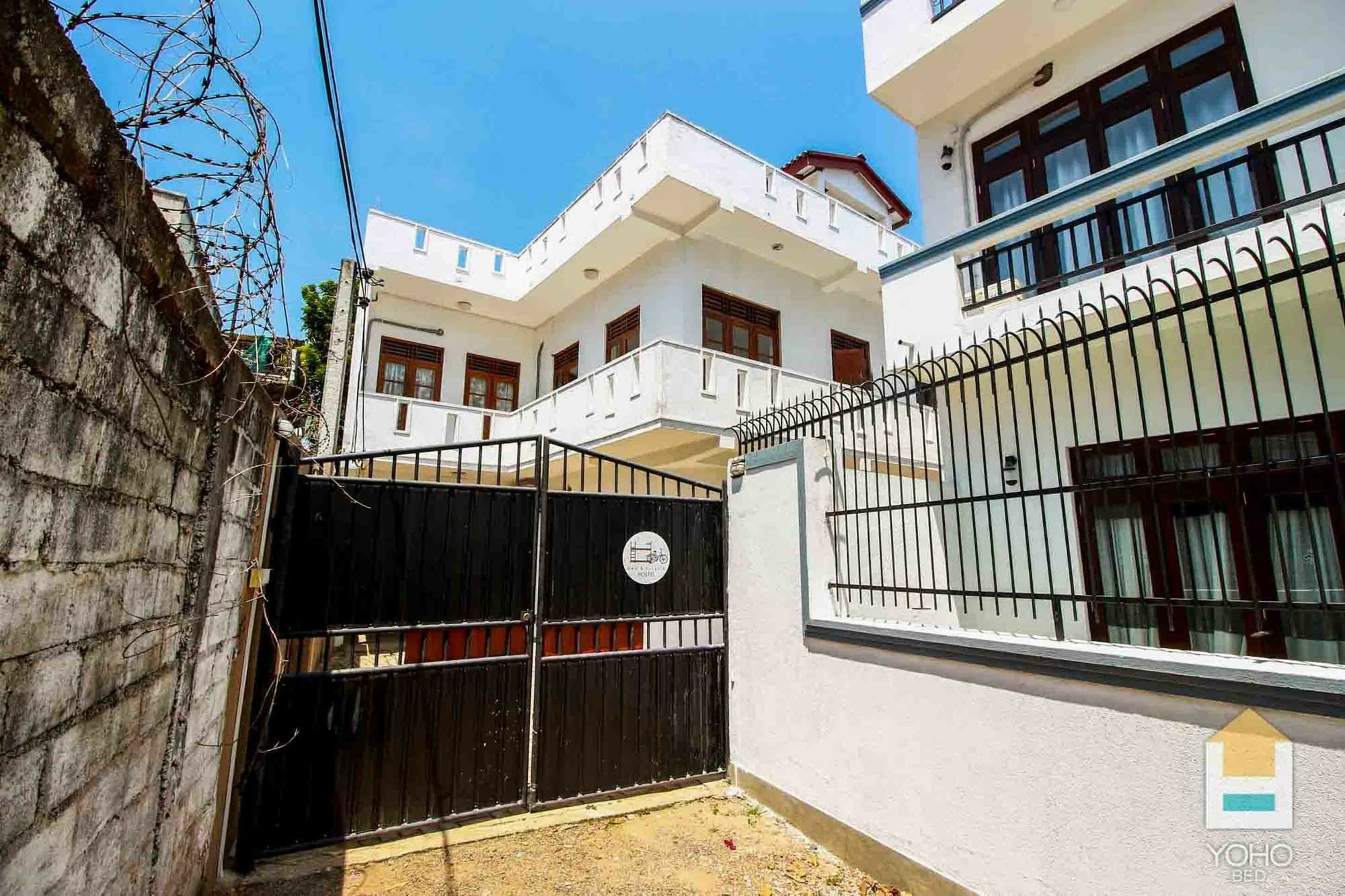 Bed & Bicycle Hostel Dehiwala-Mount Lavinia Exterior photo