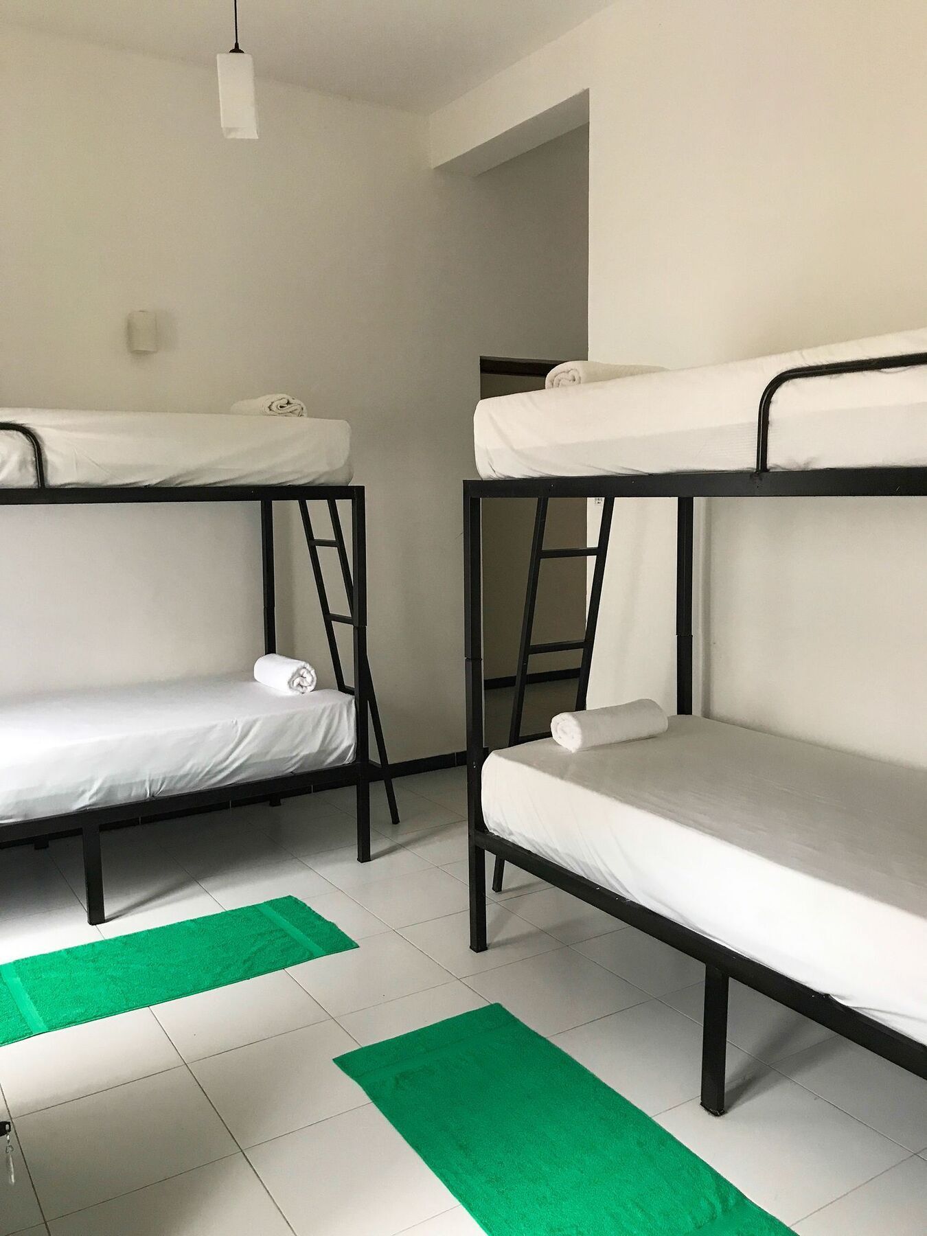 Bed & Bicycle Hostel Dehiwala-Mount Lavinia Exterior photo