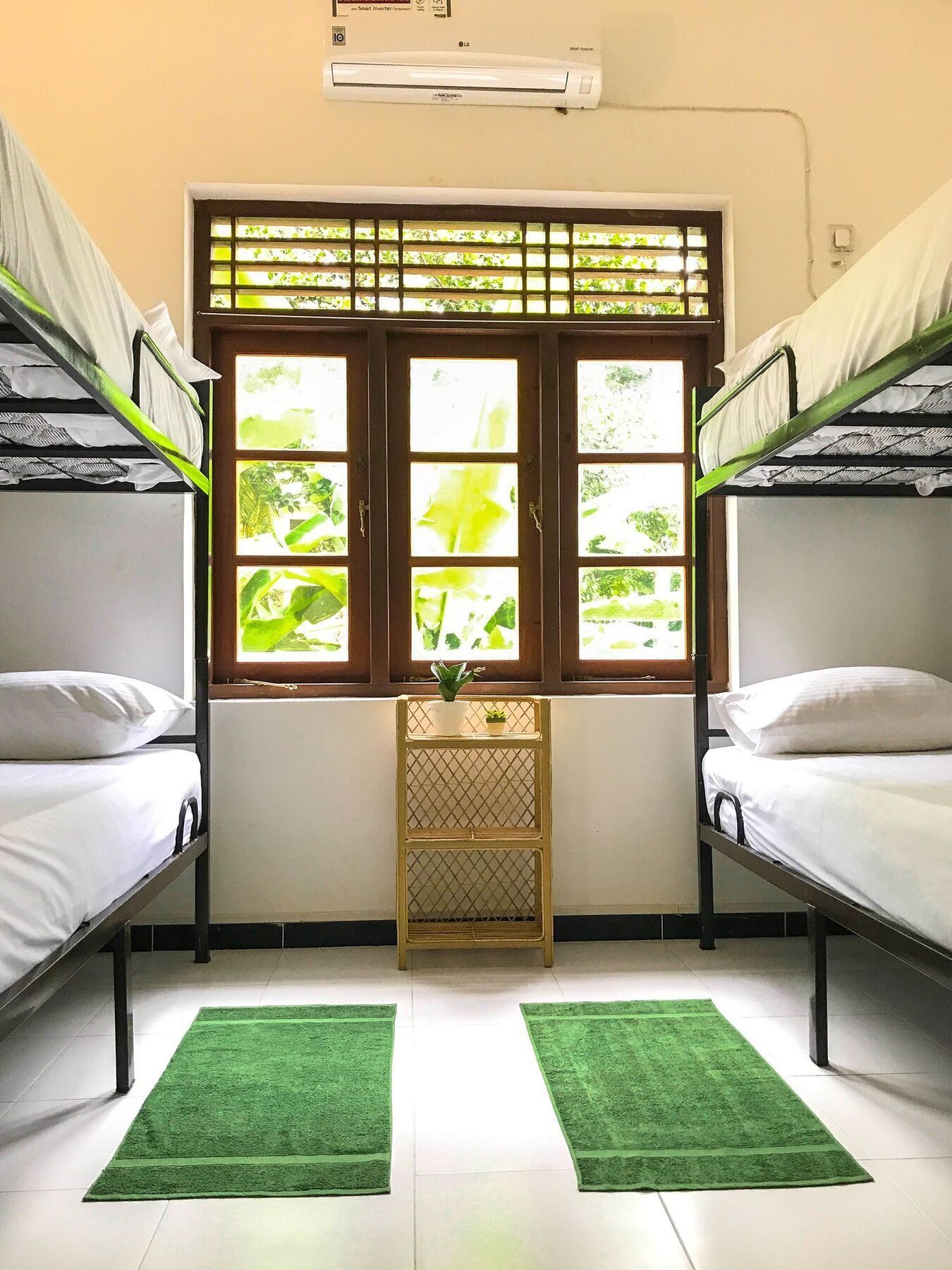 Bed & Bicycle Hostel Dehiwala-Mount Lavinia Exterior photo